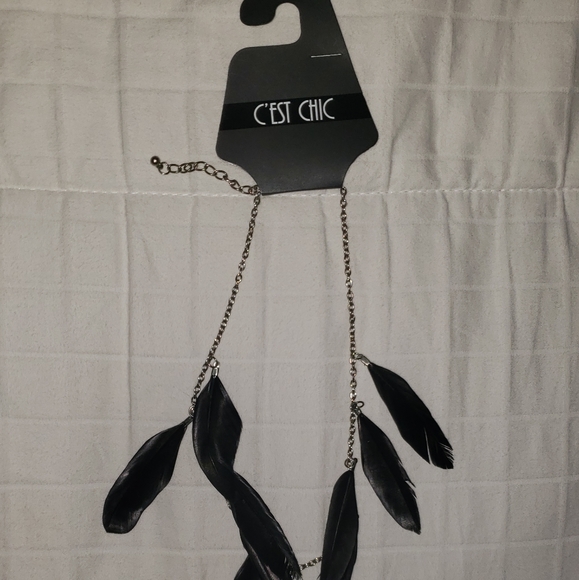 New C'est Chic Feathered Statement Necklace - Picture 4 of 7